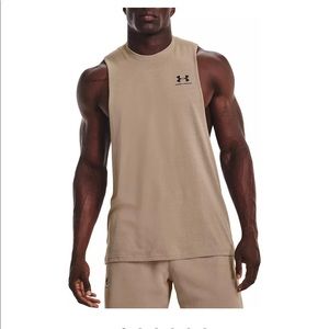 Under Armour Men’s Left Chest Cut Off Tank Top - M